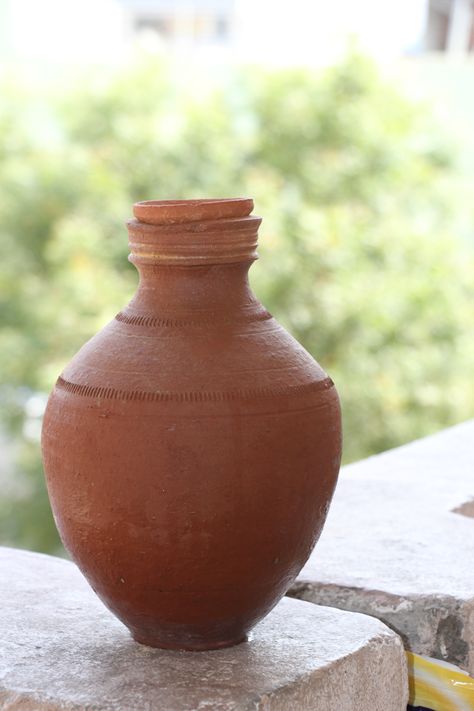 #pottery #pots #water #kuja #pottersgroup Clay Utensils, Compass Wallpaper, Earthen Pots, Pottery Pots, Big Necklace, Lord Shiva Hd Images, Glazes For Pottery, Clay Ceramics, Lord Shiva