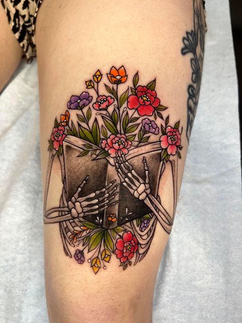 Books And Flowers Tattoo Design, Tattoos For Back Of Leg, Skull With Books Tattoo, Bookish Tattoos Traditional, Book Hand Tattoo, Thread Of Life Tattoo, Book Tattoos Traditional, Horror Book Tattoo Ideas, Knee Hugger Tattoo