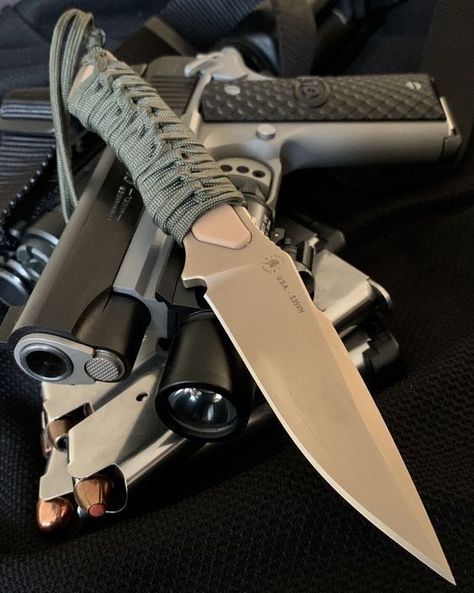 Military Knives, Pretty Knives, Tactical Gear Loadout, Tactical Survival, Cool Knives, Survival Tools, Fixed Blade Knife, Survival Gear, Knife Making