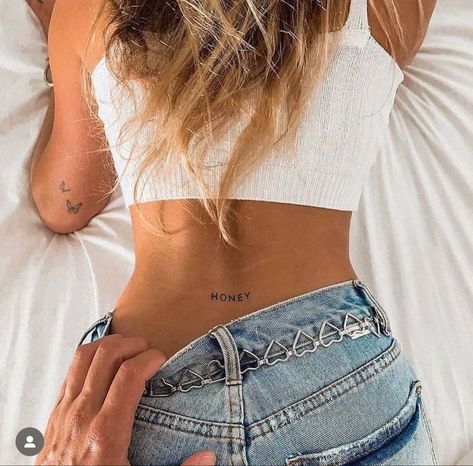 Tato Minimal, Small Girly Tattoos, Petite Tattoos, Cute Tiny Tattoos, Classy Tattoos, Discreet Tattoos, Dainty Tattoos, Girly Tattoos, Subtle Tattoos