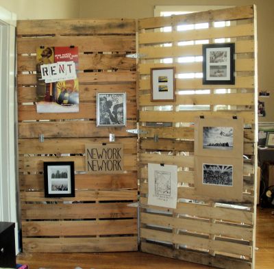 room divider Room Divider Ideas Diy, Pallet Room, Fabric Room Dividers, Diy Room Divider, Reclaimed Pallets, Decor Ikea, Recycled Pallet, Pallet Creations, Wooden Pallet Projects