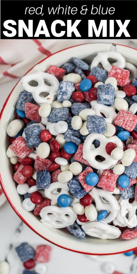 Patriotic Trail Mix Recipe, Patriotic Chex Mix Recipes, 4th Of July Trail Mix For Kids, Labor Day Snacks For Kids, Fourth Of July Chex Mix Recipe, Red White And Blue Kabobs, Fourth Of July Treats For Kids, 4th Of July Recipes For Kids, Summer Trail Mix Recipes