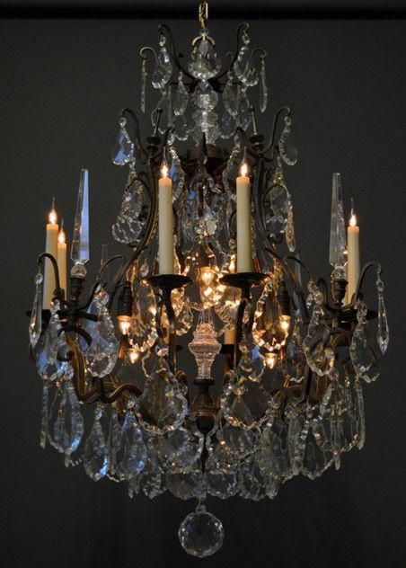 Cool antique kitchen lighting. Cristal Chandeliers, Cool Lighting Ideas, Antique Kitchen Ideas, Crystal Spikes, Cage Chandelier, Classic Lighting, Architectural Lighting, Antique Kitchen, Antique Lighting