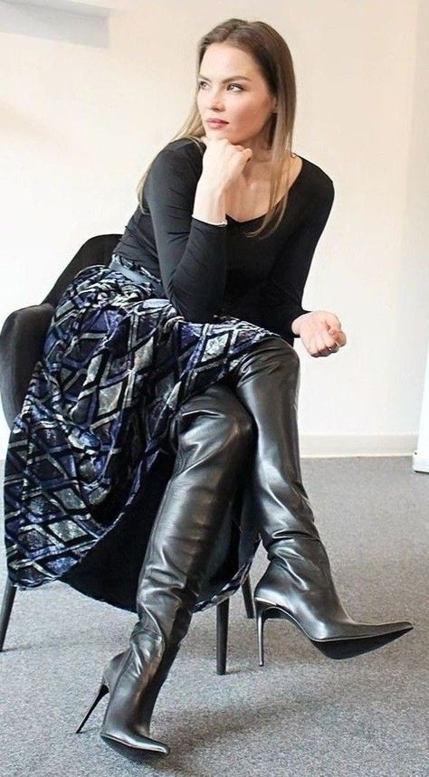 Girls Long Boots, Stiletto Boots Outfit, Thigh Boots Outfit, Black Thigh Boots, High Heel Dress Boots, High Heel Boots Outfit, Thigh High Stiletto Boots, Leather Thigh Boots, Celebrity Boots