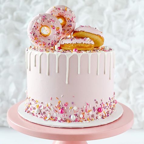 Twist Ideas, Donut Birthday Cake, Doughnut Party, 12th Birthday Cake, Donut Pan, Donut Themed Birthday Party, Desserts Pictures, Birthday Donuts, Pastel Cakes