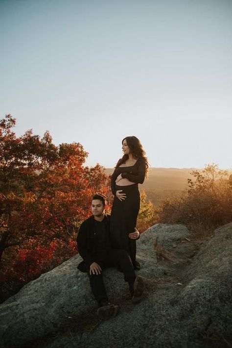 Moody Maternity Shoot, Edgy Maternity Shoot, Mountain Maternity Shoot, Cemetery Photoshoot, Pregnancy Shoots, Edgy Hipster, Hipster Fall, Maternity Photography Poses Outdoors, Maternity Photography Poses Pregnancy Pics