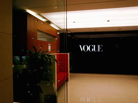 Vogue New York City headquarters Nyc Office, Fashion Journalism, Fashion Dream Job, Career Vision Board, Super Rich Kids, Model Lifestyle, Career Fashion, Model Aesthetic, Fashion Marketing