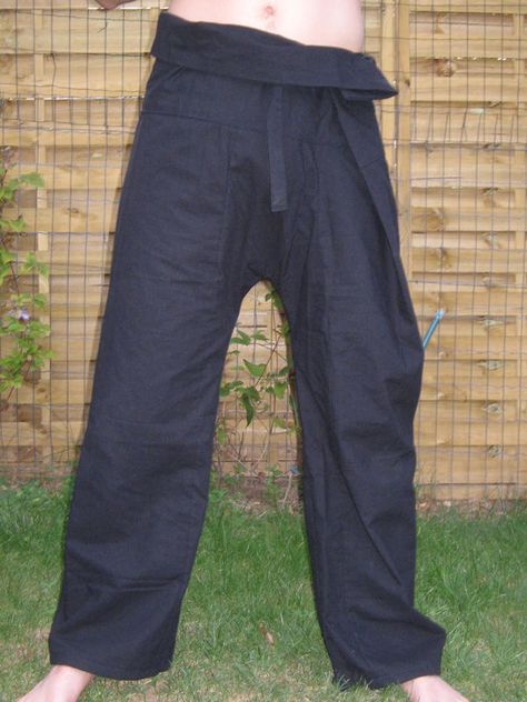 Pantalon thaïlandais, le tuto! - Loloche's créas Pantalon Thai, Thai Pants, Thai Fisherman Pants, Fisherman Pants, Estilo Hippy, Couture Sewing, Yoga Tips, Pants Pattern, Harem Pants