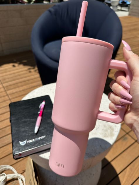 40 oz pink water bottle tumbler and matching pink nails Aesthetic Cups, Pink Tumbler, Trendy Water Bottles, Pink Water Bottle, Lavender Mist, Travel Water Bottle, Smoothie Cup, Pink Cups, Stainless Steel Thermos