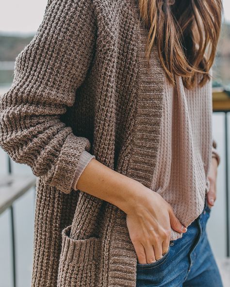 Counseling Outfits, Relaxed Outfits Women, How To Dress In Your 30s, Fall Outfits Outdoor, Layered Winter Outfits, Cozy Winter Style, Natural Clothing Style, Cozy Winter Outfit, Clothes Sweaters