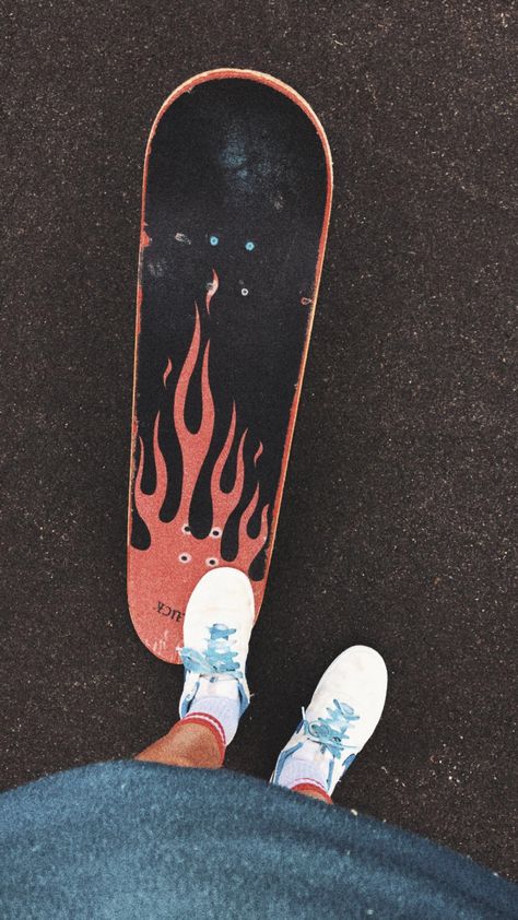 Griptape Designs, Skateboard Lifestyle, Trick Pictures, Painted Skateboard, Skateboarding Aesthetic, Skate Vibes, Skateboarding Tricks, Longboard Design, Skateboard Aesthetic