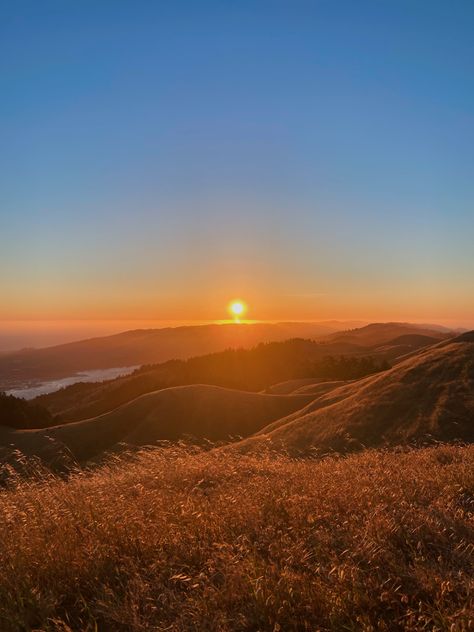 Bolinas ridge sunset photo just over the horizon line. Stunning view Horizon Aesthetic, Horizon Line, Hill Sunset, Horizon Line Photography, Horizon Sunset, Sunset In The Country, Sunset Hill Aesthetic, Heather Hills, Sunrise Over Hills