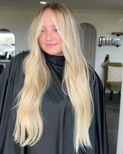 this blonde has me speechless👏🏻 I still can’t get over the fact this is ALL HER REAL HAIR Raw lift + root tapped with @redken shades 7m, 7gb #blonde #blondehair #blondebalayage #brightblonde #blendedblonde #glowyblonde #blonde #rawlift #roottap #redkenobsessed #redkenobsessed #longblondehair #naturalhair #hair #hairstylist #utahhairstylist #vernalutah #behindthechair #faceframing #creamyblonde #livedinblonde #blondemodel #blondeinspo #hairsalon #blowoutstyles Vernal Utah, Redken Shades, Creamy Blonde, Bright Blonde, Blonde Model, Real Hair, Long Blonde Hair, Face Framing, Blonde Balayage