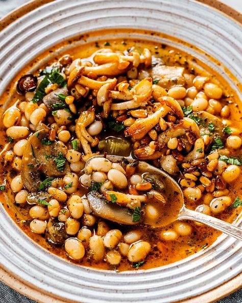 Mushroom And Beans Recipes, Pioppino Mushrooms Recipe, Stewed Mushrooms, Beans And Mushrooms Recipe, Mixed Bean Recipes, Stewed Beans, Legumes Recipes, Magical Fruit, Lazy Dinner