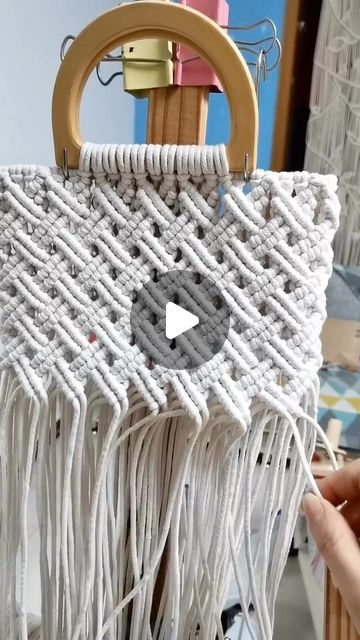 Macrame Bag Tutorial How To Make, Macrame Bag Tutorial, Macrame Weaving, Bag Tutorials, Cozy Life, Instagram White, Bag Tutorial, Macrame Bag, Macrame Decor