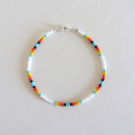 Tiny Bead Anklet, Anklet Beads Aesthetic, Summer Bracelet Patterns Beads, Beach Seed Bead Bracelets, Seed Bead Summer Bracelets, Colorful Seed Bead Bracelets, Beach Anklets Diy, Seas Bead Bracelets, Bracelet Idea Seed Beads