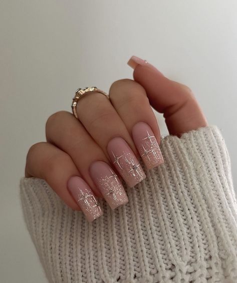 Winter Elegant Nails, Neutral Nails With Glitter, Winter Nails Pink, Trendy Glitter Nails, Pink Winter Nails, Christmas Nails Glitter, Gel Nails Diy, Sassy Nails, Christmas Nails Acrylic