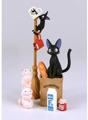 Art Studio Ghibli, Kiki Delivery, Kiki's Delivery Service, A Black Cat, Anime Figurines, Ghibli Art, Ghibli Movies, Plastic Crafts, Howls Moving Castle