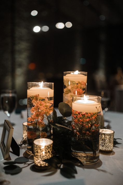 Wedding Candles Floating, Floating Flower Centerpieces Wedding, Floating Lights Centerpieces, Round Table Floating Candles, Night Wedding Table Decor, Wedding Decor Floating Candles, Flameless Floating Candles Wedding, Fall Beach Wedding Table Decor, Wedding Table Decorations Floating Candles