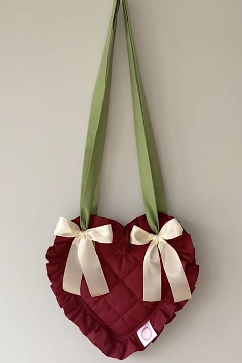 Heart Tote Bag, Sewing Machine Projects, Cute Sewing Projects, Diy Bag Designs, Diy Bags Patterns, Upcycle Sewing, My Bags, Sewing Purses, Heart Bag