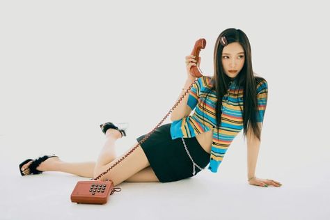 Joy Hello, Y2k Photoshoot, Red Velvet Photoshoot, Velvet Wallpaper, Red Velvet Joy, Photoshoot Concept, Figure Poses, Pose Reference Photo, 인물 사진