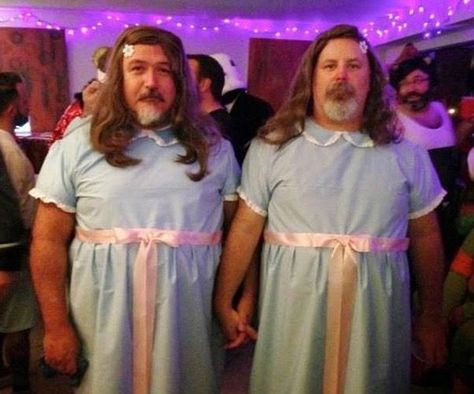 The Shining Twins ~ Funny Halloween Costumes men dressed as twins Shining Costume, Shining Twins Costume, The Shining Twins, Twin Costumes, Halloween Parejas, Fairy Halloween Costumes, Great Halloween Costumes, Homemade Halloween Costumes, Black Halloween Dress