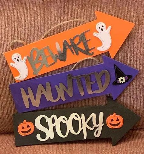 Diy Halloween Decorations Dollar Tree, Halloween Decorations Dollar Tree, Dollar Store Halloween Crafts, Halloween Plaque, Moldes Halloween, Hallowen Ideas, Dollar Tree Halloween, Halloween Wood Crafts, Dollar Store Halloween