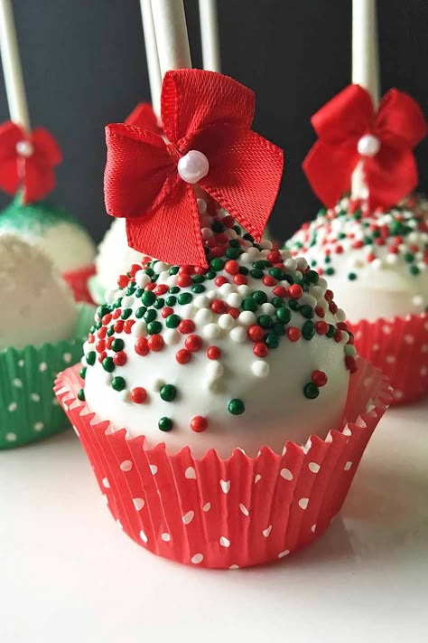 Elegant Christmas Cake, Christmas Cake Pops Recipe, Cake Pop Designs, Christmas Cakes Easy, Icing Recipes, Cake Pop Decorating, Snowman Cake, Christmas Cake Pops, Xmas Cake