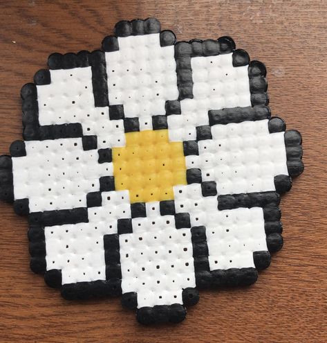 Daisy Perler Bead Pattern, Perler Bead Daisy, Peeler Bead Flower, Flower Iron Beads, Daisy Pixel Art, 3d Perler Bead Flower Patterns, Flower Pearler Bead, Peeler Bead Flower Chain, Hamma Beads Ideas