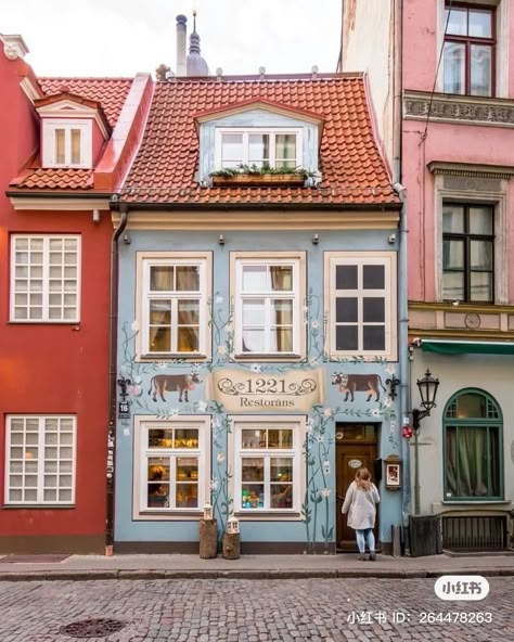 Urban Sketch, Riga Latvia, Casa Exterior, Shop Fronts, Cute House, Old Building, Urban Sketching, Old Buildings, Pretty House