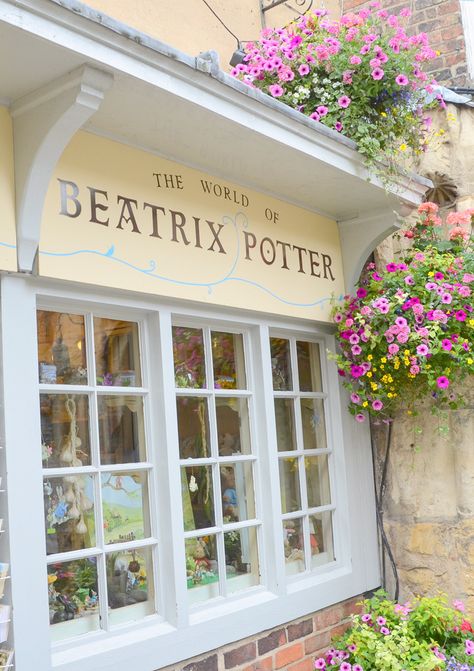 Beatrix Potter Aesthetic House, Beatrix Potter Color Palette, Beatrix Potter Bedroom, Beatrix Potter Decor, Beatrix Potter House, Beatrix Potter Aesthetic, Hill Top Farm, Tailor Of Gloucester, Storybook Gardens