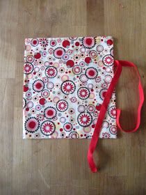 Homemade Gift Bags, Fabric Gift Bag, Bag Tutorials, Diy Sewing Gifts, Gift Bags Diy, Fabric Gift Wrap, Sewing Items, Christmas Gift Bags, Christmas Sewing