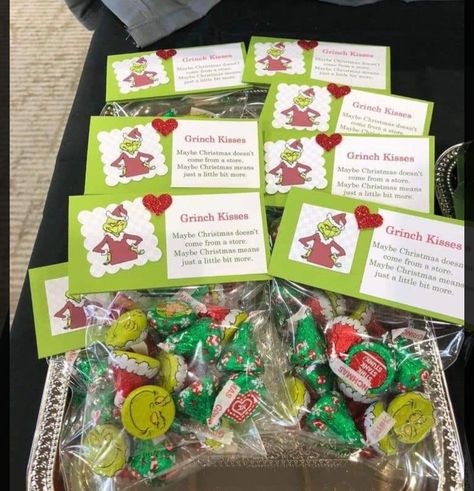 Grinch Candy Ideas, Grinch Class Gifts, Grinch Day Preschool Snack, Christmas Grams Ideas, Grinch Day Treats, Grinch Gift Bags, Grinch Birthday Party Favors, Grinch Treat Bags, Grinch Treats For School