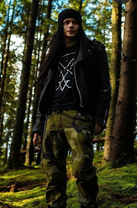 Metal Head Style Men, 2000s Rock Fashion Men, Black Metal Outfit Men, Underground Style, Metal Guys, Metal Outfit, Metal Boy, Pic Inspiration, Early 2000s Fashion