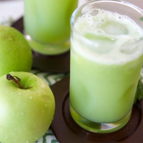 The Green Apple Energizer - Tried and Tasty Green Apple Recipes, Green Apple Juice, Green Juice Benefits, Green Drink Recipes, Healthy Beverages, Green Juices, Resep Smoothie, Healthy Smoothie Recipes, Green Juice Recipes