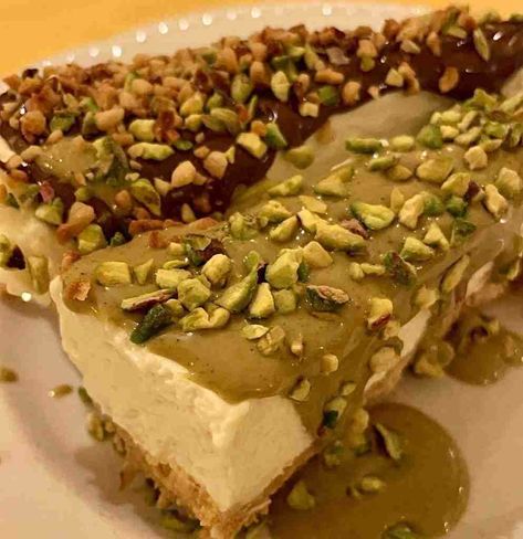 Pistachio Cheesecake Recipe, Pistachio Desserts, Italian Cheesecake, Pistachio Cheesecake, Baked Ricotta, Italian Cakes, Pistachio Cream, Italian Cake, Classic Cheesecake