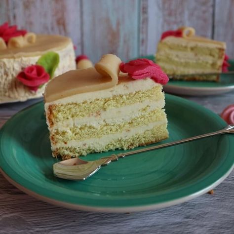 Marzipan cake – quick recipe for all lovers of marzipan Marzipan Cake Recipe, Marzipan Frosting, Amaretto Cake, Marzipan Recipe, Marzipan Cake, Sweet Dips, Xmas Cake, Fairy Cakes, Princess Cake