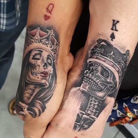 Unique King And Queen Tattoos, King And Queen Tattoo On Hand, My King Tattoo Ideas, King Of Hearts Tattoo, King And Queen Tattoo, Tattoos For Women On Thigh, Queen Tattoos, Tattoo Mafia, Queen Of Hearts Tattoo