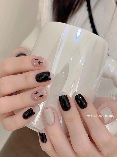 Nail Art Simple Elegant Beautiful, Elegant Touch Nails, Minimal Nails Art, Beauty Hacks Nails, Asian Nails, Hello Nails, Beauty Nails Design, Nail Box, Simple Gel Nails