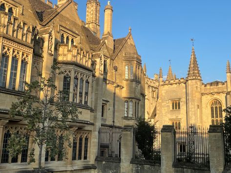 oxford, university of oxford, oxfordshire, uk, studying, golden hour, fall Oxford Study Aesthetic, Oxford Architecture, Oxford University Aesthetic, Oxford Interior, Oxford Aesthetic, Oxford City, Dark Acadamia, University Of Oxford, British Country