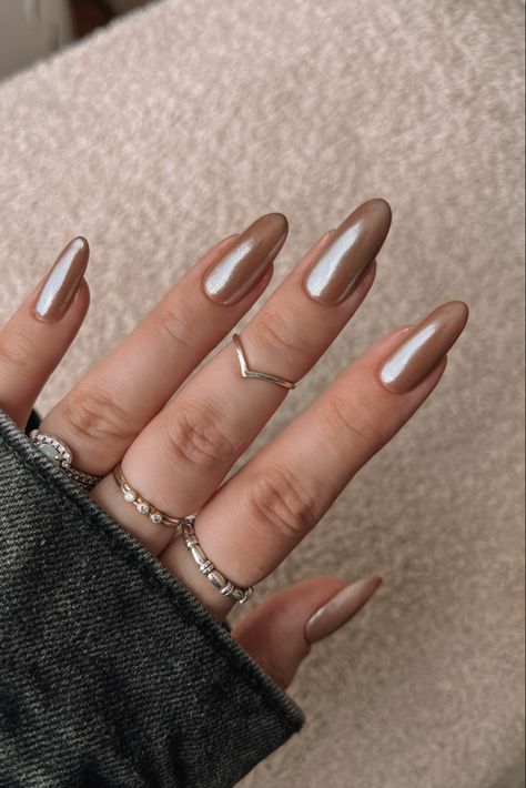 Brown chrome fall nails Hailey Bieber Glazed Donut Nails Brown, Fall Nails Chrome Powder, Chocolate Brown Glazed Nails, French Nails With Chrome Powder, Light Brown Glazed Nails, Cute Fall Almond Nails, Short Fall Nails 2023 Simple, Coffee Chrome Nails, Toffee Chrome Nails