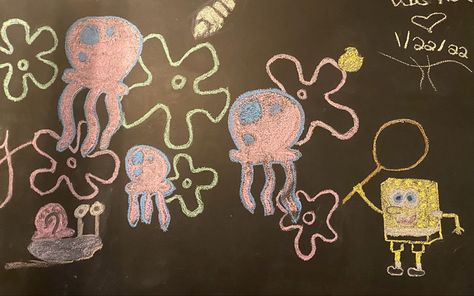 Spongebob catching Jellyfish with Gary Spongebob Chalk Art, Spongebob Jellyfish, Chalkboard Wall Bedroom, Fun Chalk Art, Chalk Design, Chalkboard Wall, Chalk Drawings, Wall Bedroom, Chalk Art