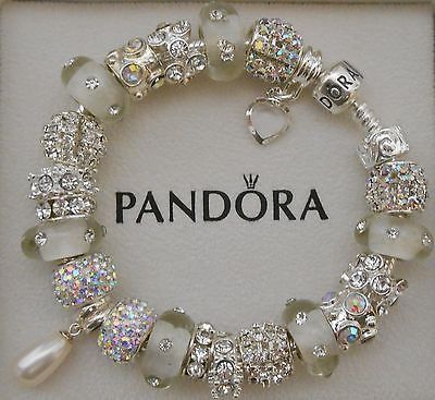 Birthday Gifs, Pandora Bracelet Charms Ideas, Girly Bracelets, Pandora Bracelet Designs, Pandora Jewelry Charms, Bracelet Craft, Desain Quilling, Expensive Jewelry Luxury, Bracelet Pandora