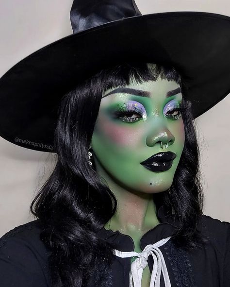 Green Witch Makeup, Witch Party Costume, Kids Witch Makeup, The Green Witch, Halloween Costumes To Make, Mattifying Primer, Halloween Coustumes, Halloween Makeup Pretty, Witch Makeup