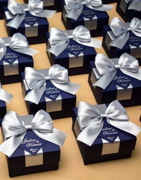 Blue Silver Wedding, Silver Wedding Favors, Personalized Wedding Favor Box, Silver Wedding Theme, Blue Silver Weddings, Wedding Bonbonniere, Wedding Favor Gift Boxes, Blue Wedding Favors, Silver Wedding Decorations