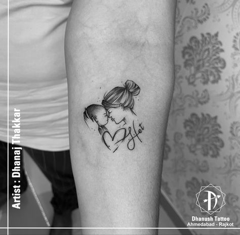 Newborn Daughter Tattoo, Mother Babyboy Tattoo, Tattoo For Mum And Son, Minimal Tattoo Mom And Son, Unique Son Tattoo For Mom, Tatoos Mother And Son, Tattoo Of Son, Mama And Son Tattoo, Mom N Son Tattoo Ideas