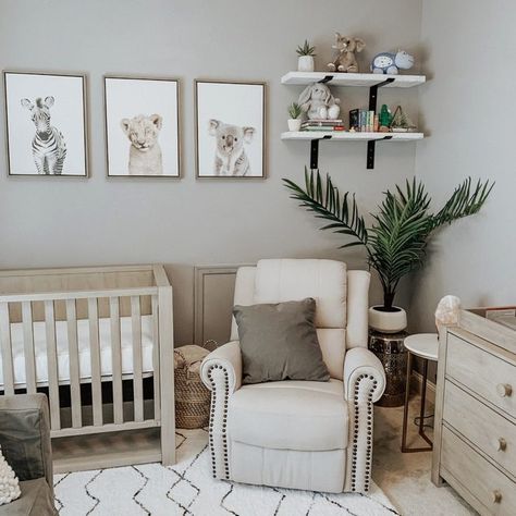 #nursery #nurseryideas #babygirlroom Neutral Nursery Animal Theme, Simple Jungle Nursery, Baby Zoo Animals Nursery, Animal Themed Nursery Neutral, Neutral Jungle Nursery, Animal Nursery Theme Neutral, Boy Jungle Nursery, Neutral Animal Nursery, Corner Nursery