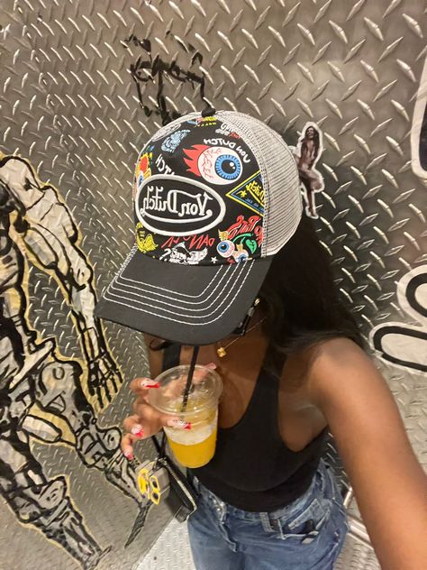 Von Dutch Trucker Hat Outfit, Women In Fitted Hats, Von Dutch Hat Aesthetic, Ed Hardy Hat Outfit, Von Dutch Hat Outfit Black Women, Trucker Hat Black Woman, Vondutch Hat Outfit, Trucker Hat Outfit Black Women, Outfits With Trucker Hats