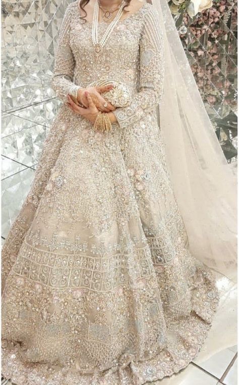 Ivory Asian Wedding Dress, Pink And Silver Walima Dress, White Pakistani Bridal Dress, Muslim Wedding Dress, Pakistani Bridal Dress, Beautiful Bridal Dresses, Asian Wedding Dress, Desi Wedding Dresses, Latest Bridal Dresses