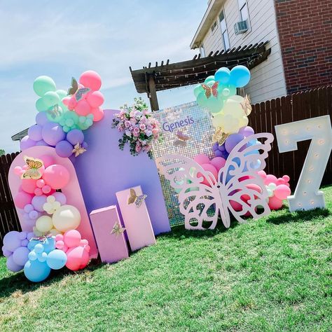 Fort Worth Balloons on Instagram: “🦋💖 . . . .” Pastel Garland, Pastel Balloon Garland, Butterfly Pastel, Theme Pastel, Butterfly Birthday Theme, Butterfly Birthday Party, Birthday Balloon Decorations, Small Business Packaging, Butterfly Theme